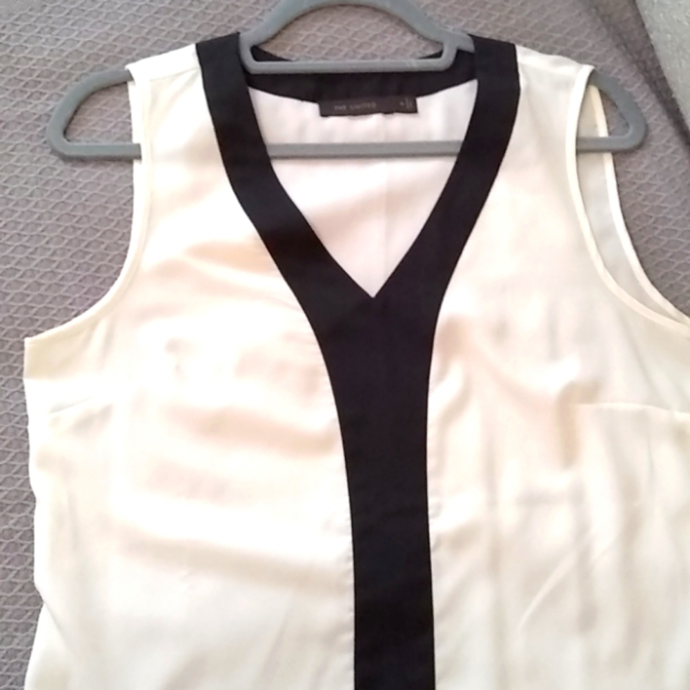 New THE LIMITED  Top M